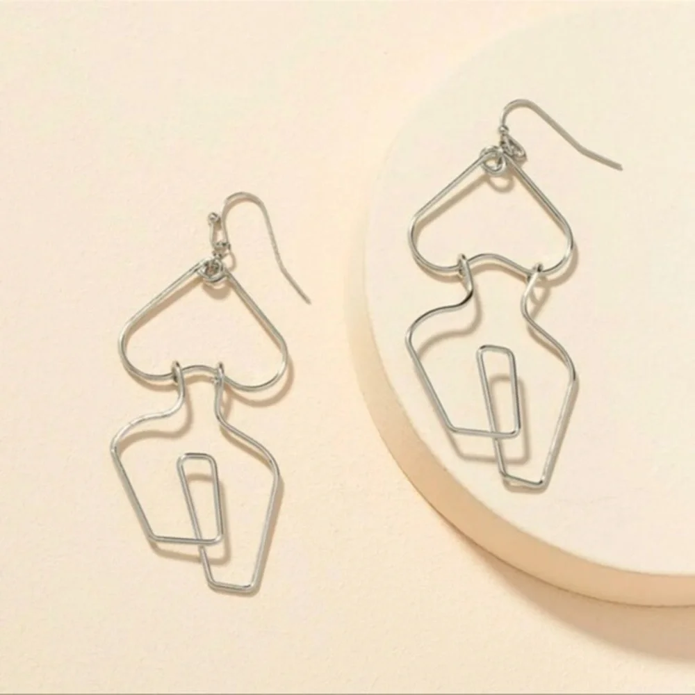3/$30 🤍 Abstract Face Earrings